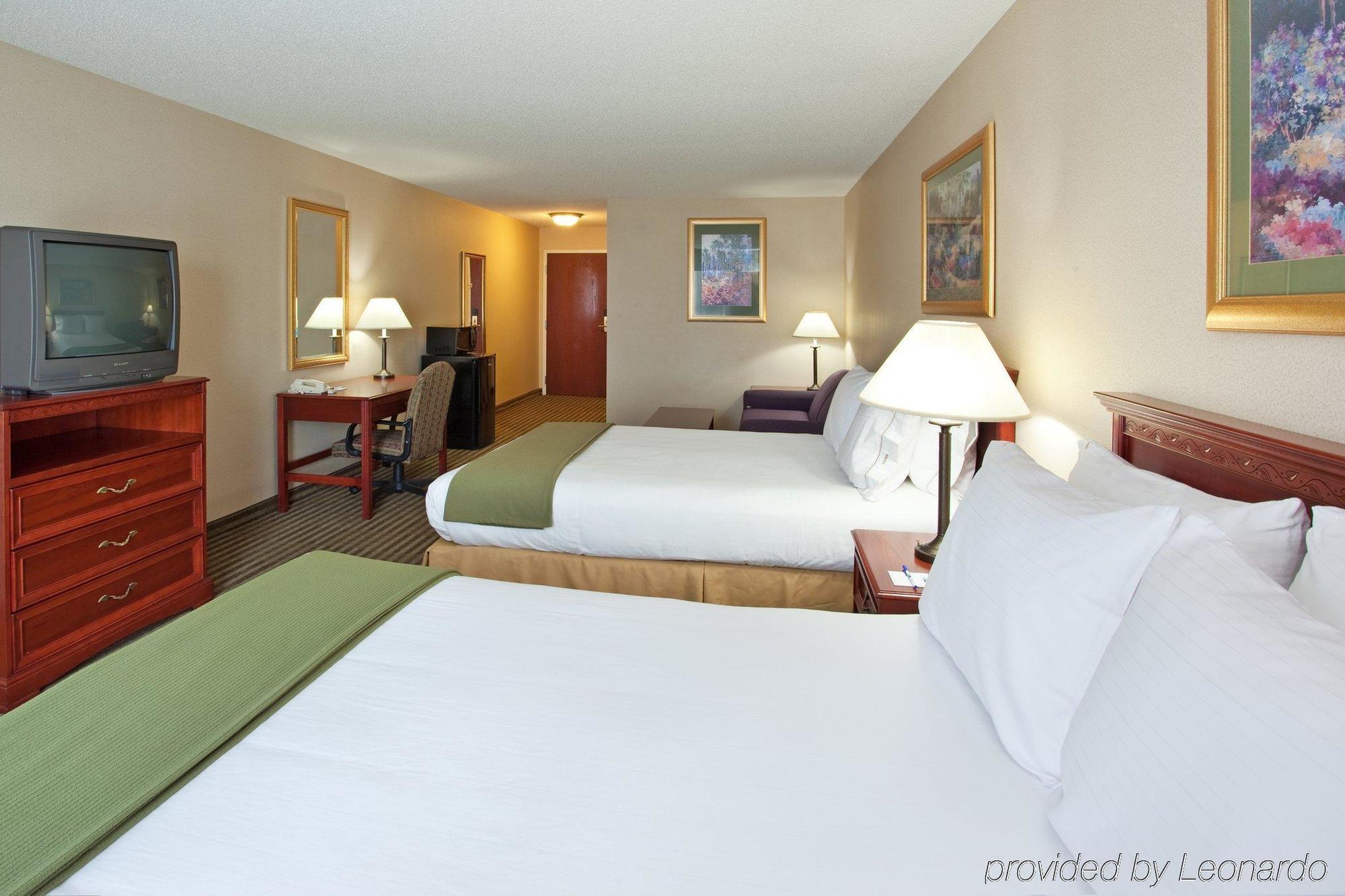 Holiday Inn Express Hotel & Suites Circleville By Ihg Exterior foto